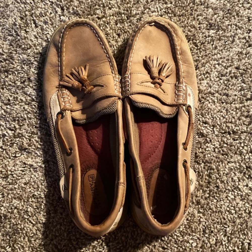 Womans sperrys